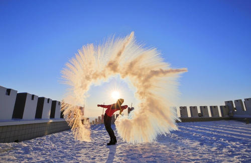 泼水成冰为什么用热水