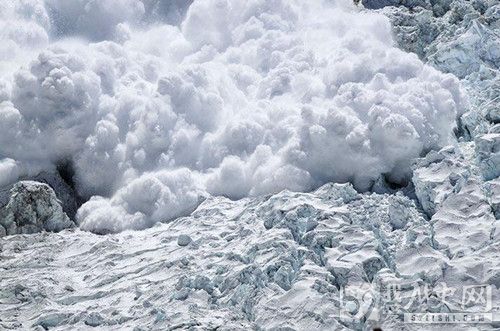 珠穆朗玛峰雪崩原因_南坡雪崩事件人员伤亡情况_珠穆朗玛峰雪崩的影响